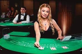 Pengguna menikmati layanan live casino dan sports betting setelah login aman di kitab4d